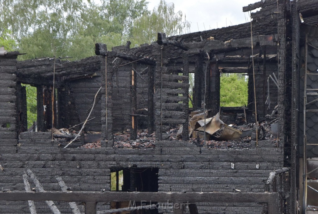 Schwerer Brand in Einfamilien Haus Roesrath Rambruecken P046.JPG - Miklos Laubert